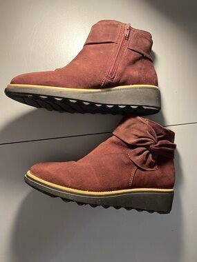 Clarks Women's Burgundy Suede Bow Ankle Bootie